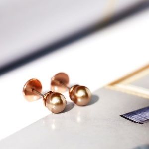 Henri Bendel Pearl Stud Earrings Champagne